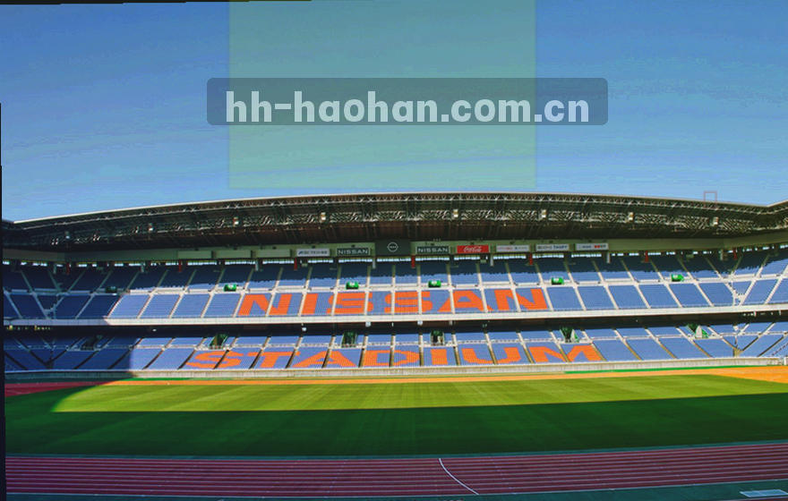 两名球员剪影在灯光下对抗，带动态模糊的运动合成图